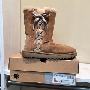 UGG W Pala size 7